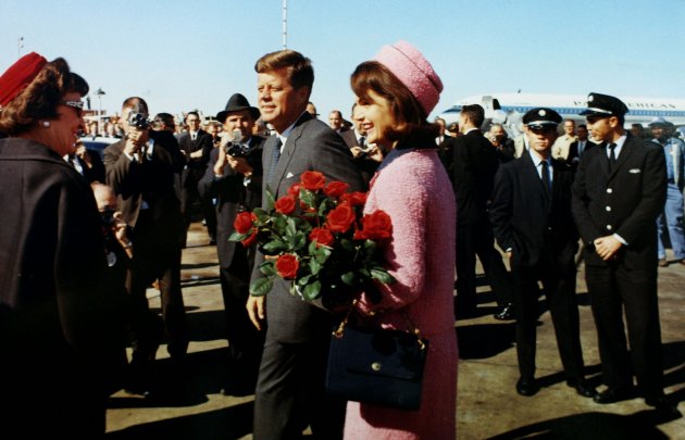 President John F. Kennedy and first lady Jacqueline Bouvier Kennedy arrive at Love Field in Dallas, Texas, in this November 22, 1963 handout photo courtesy of the John F. Kennedy Presidential Library. One year before the 50th anniversary of John F. Kennedy's assassination, events and tributes are already beginning in the Dallas area to commemorate the slain U.S. president and a defining moment in American history. REUTERS/JFK Library Presidential Library/The White House/Cecil Stoughton/Handout (UNITED STATES - Tags: ANNIVERSARY POLITICS) FOR EDITORIAL USE ONLY. NOT FOR SALE FOR MARKETING OR ADVERTISING CAMPAIGNS