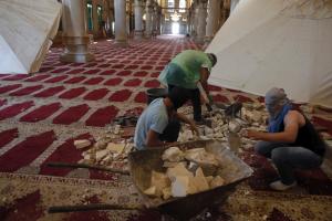 Palestinians collecting stones inside the Al-Aqsa Mosque&nbsp;&hellip;