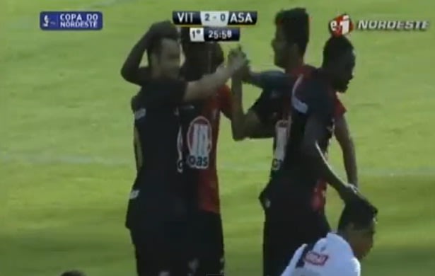 Renato Cajá comemora seu segundo gol na vitória rubro-negra sobre o ASA