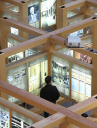 2013年台北國際書展在台北世貿展覽館舉行，外文書區最低下殺1折，目前1折的書籍已經快要被搶光。