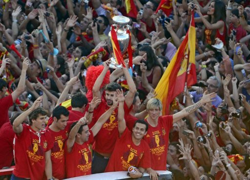 Los futbolistas de la 'Roja', recibidos como héroes en España Photo_1341260385656-3-0