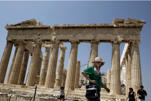 Spiegel: Η Ελλάδα ελπίζει σε ένα εκρηκτικό καλοκαίρι