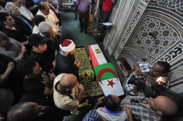 نجوم الفن المصري يشيّعون جنازة وردة قبل دفنها في الجزائر DSC-4572-JPG_054923
