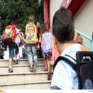200.000 μαθητές κινδυνεύουν να μην φτάσουν ποτέ στο σχολείο τους