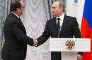 Russian President Vladimir Putin, right, and France's President Francois Hollande shake hands after their news conference following the talks in Moscow, Russia, Thursday, Nov. 26, 2015.Putin and visiting French President Francois Hollande agreed to share intelligence information and cooperate on selecting targets in the fight against the Islamic State group, raising hope for closer ties between Moscow and the U.S.-led coalition fighting the Islamic State group following the Paris attacks. (AP Photo/Alexander Zemlianichenko, pool)
