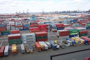 貨櫃碼頭。(圖片來源：維基百科)