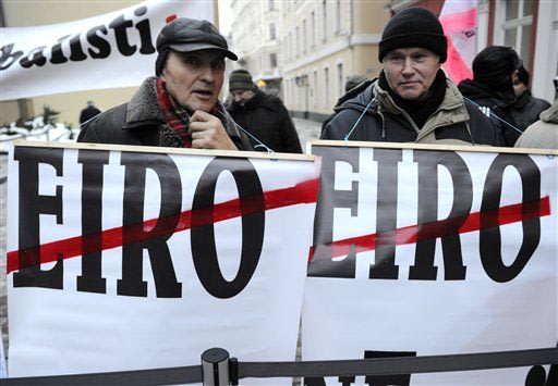 Parlamento Lettonia approva ingresso nell'euro da gennaio 2014