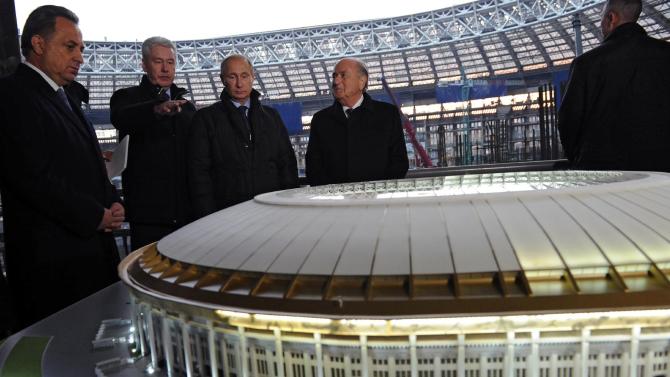 (L-R) Russian Sport Minister Vitaly Mutko, Moscow&#39;s Mayor Sergey Sobyanin, Russian President Vladimir Putin and FIFA President Sepp Blatter look at the model of Luzhniki stadium during their inspection in Moscow on October 28, 2014