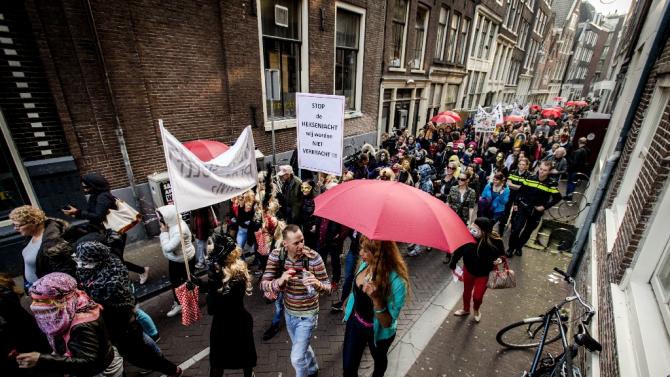 Prostitutes Protest Closing Amsterdam Window Brothels Yahoo News 9264