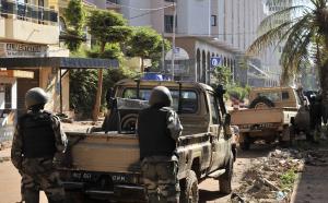 Malian troops take position outside the besieged Radisson&nbsp;&hellip;