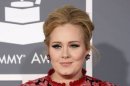 Adele Bantah Berselisih dengan Chris Brown di Grammy Awards