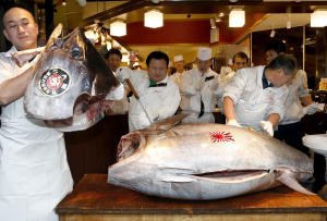 Sushi restauranteur Kiyoshi Kimura, second from left, …