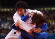 El mundo del judo japonés está conmocionado por la publicación de la noticia de que las integrantes del equipo olímpico femenino eran maltratadas regularmente por su entrenador, que les propinaba golpes con varas de bambú y las abofeteaba. (AFP | johannes eisele)