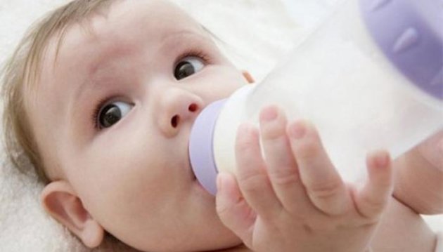 متى يشرب طفلك الرضيع أو الصغير الماء؟ 368029