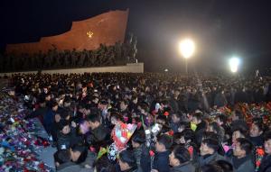 Thousands of North Koreans lay flowers before the statues &hellip;