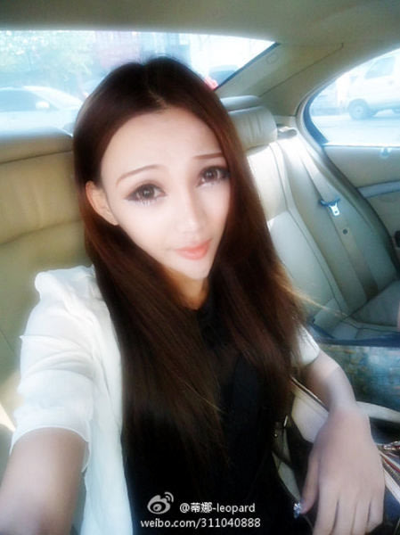 Modelo chinesa muda rosto para parecer com anime Tina1
