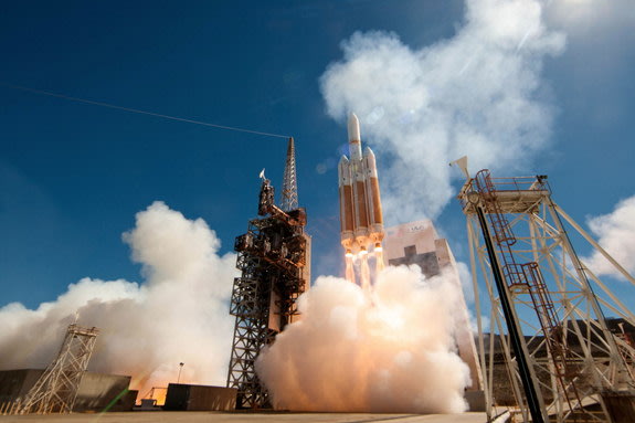 America's Largest Rocket Launches Top-Secret Spy Satellite