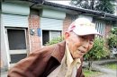 84歲瘦翁遭搶 跳上機車扳倒女匪