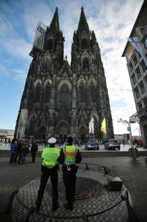 German police stand guard outside&#39;s Cologne&#39;s&nbsp;&hellip;