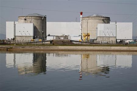 La France doit fermer dix réacteurs nucléaires, selon Greenpeace 2013-02-08T171445Z_1_APAE9171BWN00_RTROPTP_2_OFRTP-FRANCE-ENERGIE-GREENPEACE-20130208