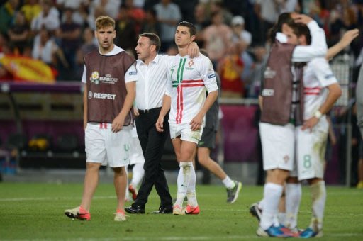 L-R: Miguel Veloso, Paulo Bento and Cristiano Ronaldo leave the pitch