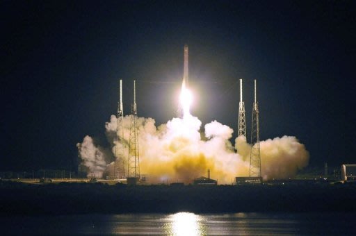 El cohete de SpaceX con la cápsula despega rumbo a la Estación Espacial