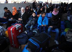 Palestinians wait to cross from the Gaza Strip to Egypt …