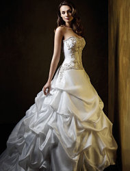 إيلي صعب يقدّم فستان الزفاف على طريقة أميرات أفلام ديزني 20121112110801