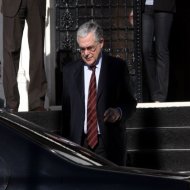 REUTERS: Ο Λ.Παπαδήμος ζήτησε από τον Μπαρόζο να απειλήσει με έξοδο της Ελλάδας από το ευρώ! - Διαψεύδει ο πρώην πρωθυπουργός