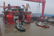 Tàu Trung Quốc tràn ngập biển Đông