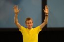 El ciclista británico Bradley Wiggins saluda al público del Estadio Olímpico