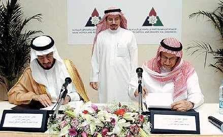 Sheikh Mohammed Essa - on the left - and worth an estimated $ 2.2 billion