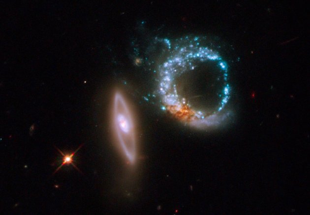 Un '10' cosmico immortalato da Hubble. Forse non è l'ideale pe gli auguri natalizi e di buon anno, ma potrebbe tornare utile per un compleanno.