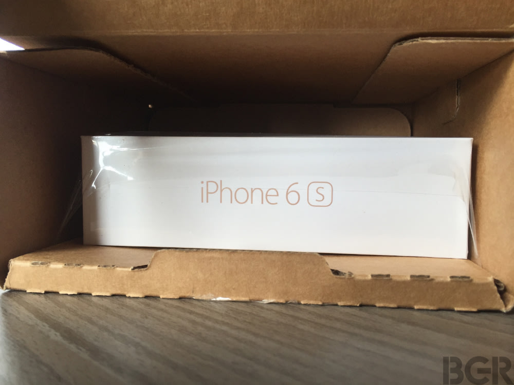rose-gold-iphone-6s-unboxing-1