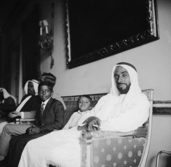 صورة للشيخ زايد أول رئيس لدولة الإمارات قبل تأسيس الدولة عام 1966