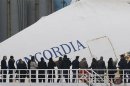 Parenti delle vittime del naufragio della Costa Concordia all'Isola del Giglio
