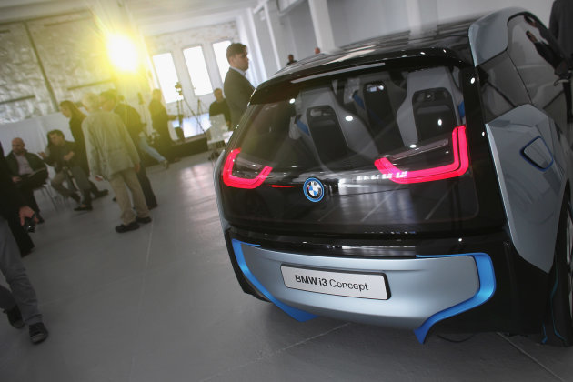 BMW Offers Previews Two New Electric Concept Vehicles