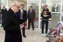Tunisian President Beji Caid Essebsi (L) prays after laying a wreath at the entrance of the National Bardo Museum in Tunis on March 22, 2015 in tribute to the victims of the attack claimed by the Islamic State group