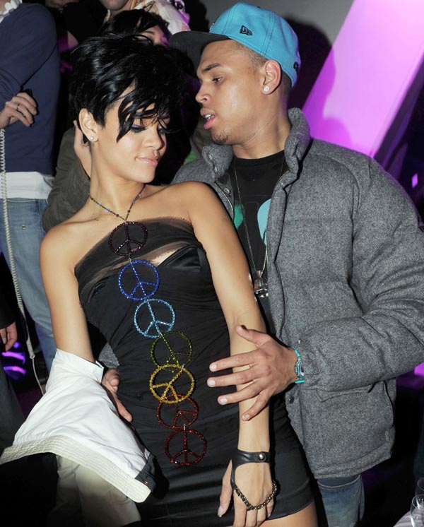 Rihanna Texts Chris Brown: You Want To Go Out?