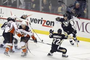 Penguins dominate Ducks 6-4 in Johnston's debu …