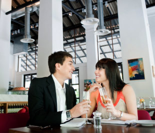 5 Things You Should Not Tell Her on Your First Date