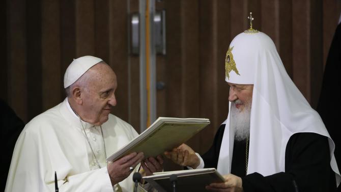 Pope Francis, left, and Russian Orthodox Patriarch Kirill exchange a joint declaration on religious unity at the Jose Marti International airport in Havana, Cuba, Friday, Feb. 12, 2016. The two religious leaders met for the first-ever papal meeting, a historic development in the 1,000-year schism within Christianity. (AP Photo/Gregorio Borgia, Pool)