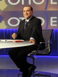 Former Italian Prime Minister Silvio Berlusconi poses  before the taping of the talk show "Otto e mezzo" (Eight and a half) at La7 television in Rome January 8, 2013. REUTERS/Remo Casilli  (ITALY - Tags: POLITICS MEDIA)