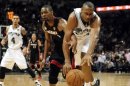 Bosh (C) simuló que Tim Duncan de los Spurs lo había empujado, lo que le costó una falta al ala-pívot de San Antonio