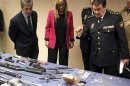 El director general de la Policía, Ignacio Cosidó (i), y la delegada del Gobierno en Madrid, Cristina Cifuentes, escuchan las explicaciones del jefe superior de Policia de Madrid, Alfonso José Fernandez Díez, sobre el material incautado en las dos operaciones simultáneas en las que la Policía Nacional ha desarticulado dos expertos grupos de butroneros especializados en el empleo de la lanza térmica para reventar cámaras acorazadas y ha detenido a diecisiete personas. EFE