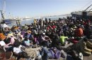 Tripoli, migranti dall'Africa sub-sahariana in attesa di un imbarco per l'Europa