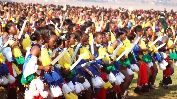 Unmarried Swazi women dance for King Mswati III at the annual Reed Dance near Mbabane, August 29, 2011