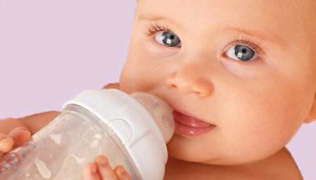 متى يشرب طفلك الرضيع أو الصغير الماء؟ 368028