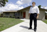 In this Sept. 12, 2012, photo, Andrew Neitlich poses in front of one his investment homes in Venice, Fla. Neitlich once worked as a financial analyst picking stocks for a mutual fund. During the dot-com crash 12 years ago, Neitlich didn't sell his stocks, but like many others he is selling now. An analysis by The Associated Press finds that individual investors have pulled at least $380 billion from U.S. stock funds since they started selling in April 2007. (AP Photo/Chris O'Meara)