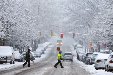 Winter storm spreads snow, traffic woes in Northeast